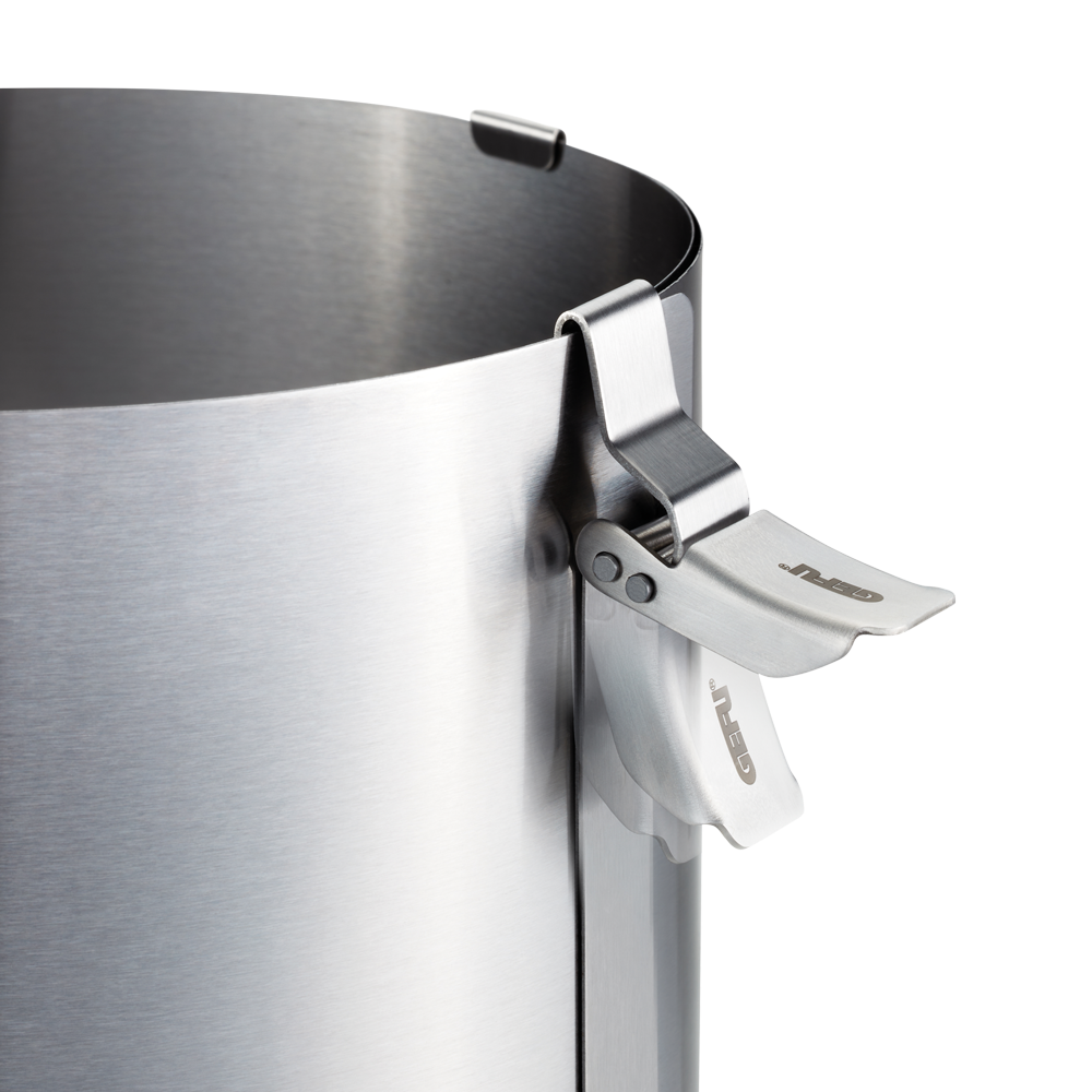 Tortenring mit Klemmhebel Detailansicht vom Klemmhebel des Tortenrings. Bild hat keinen Hintergrund