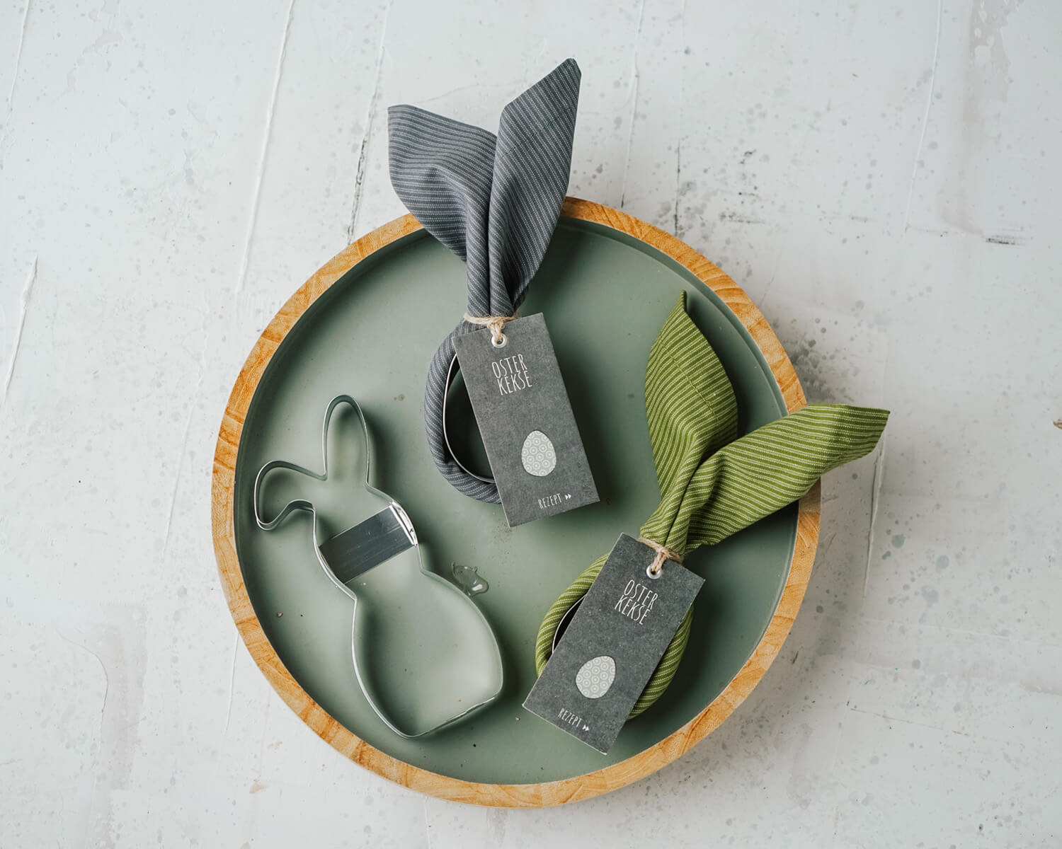 Liebevolle Mitbringsel und Geschenke Osterhase Ausstecher und Geschirrtücher