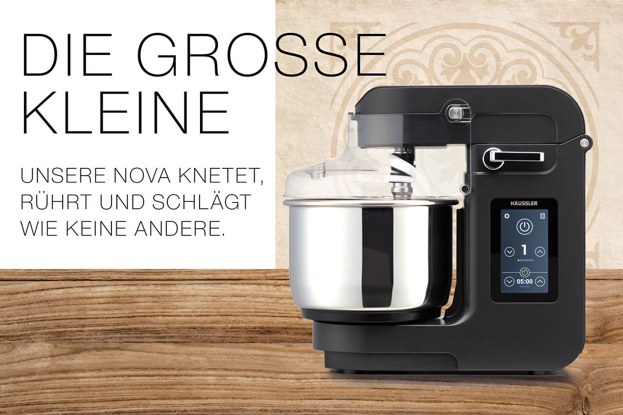 Teigknetmaschine_NOVA Abbildung der Teigknetmaschine Nova: eine moderne Teigknetmaschine für den privaten Haushalt mit Profitechnik. Mit Rührkessel aus Edelstahl, geeignet für Mehlmengen zwischen 200 gr. und 2 kg.