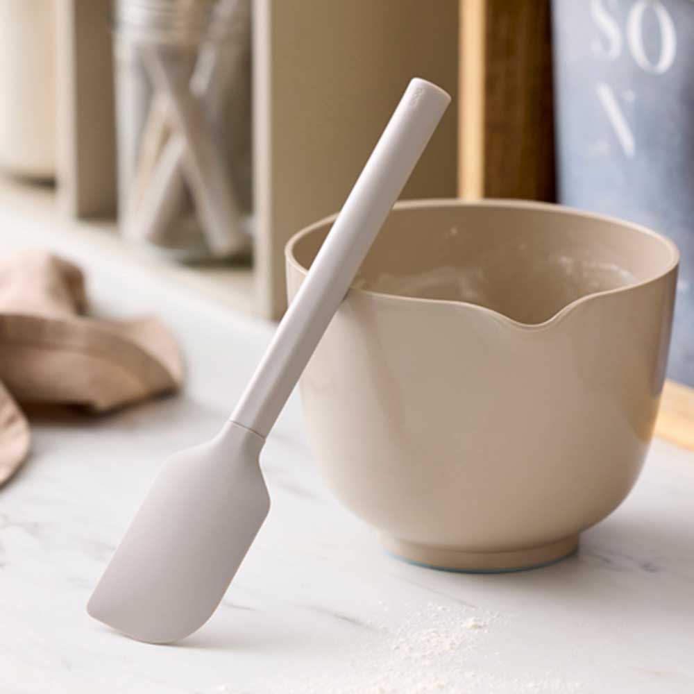 Hochwertige Rührschüssel mit passendem Teigschaber
