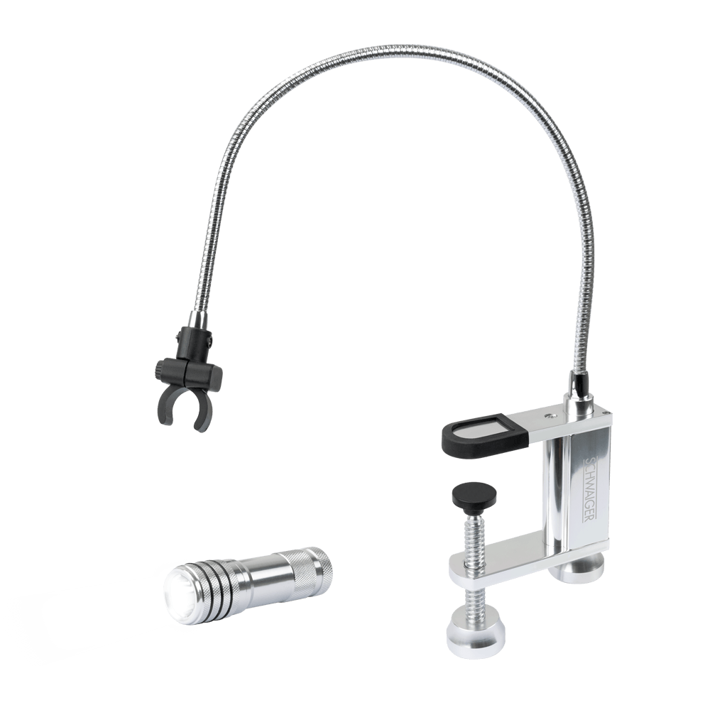 Grill-Leuchte Grillleuchte inklusive Klemmhalterung und herausgenommener Taschenlampe ohne Hintergrund in seitlicher Darstellung.