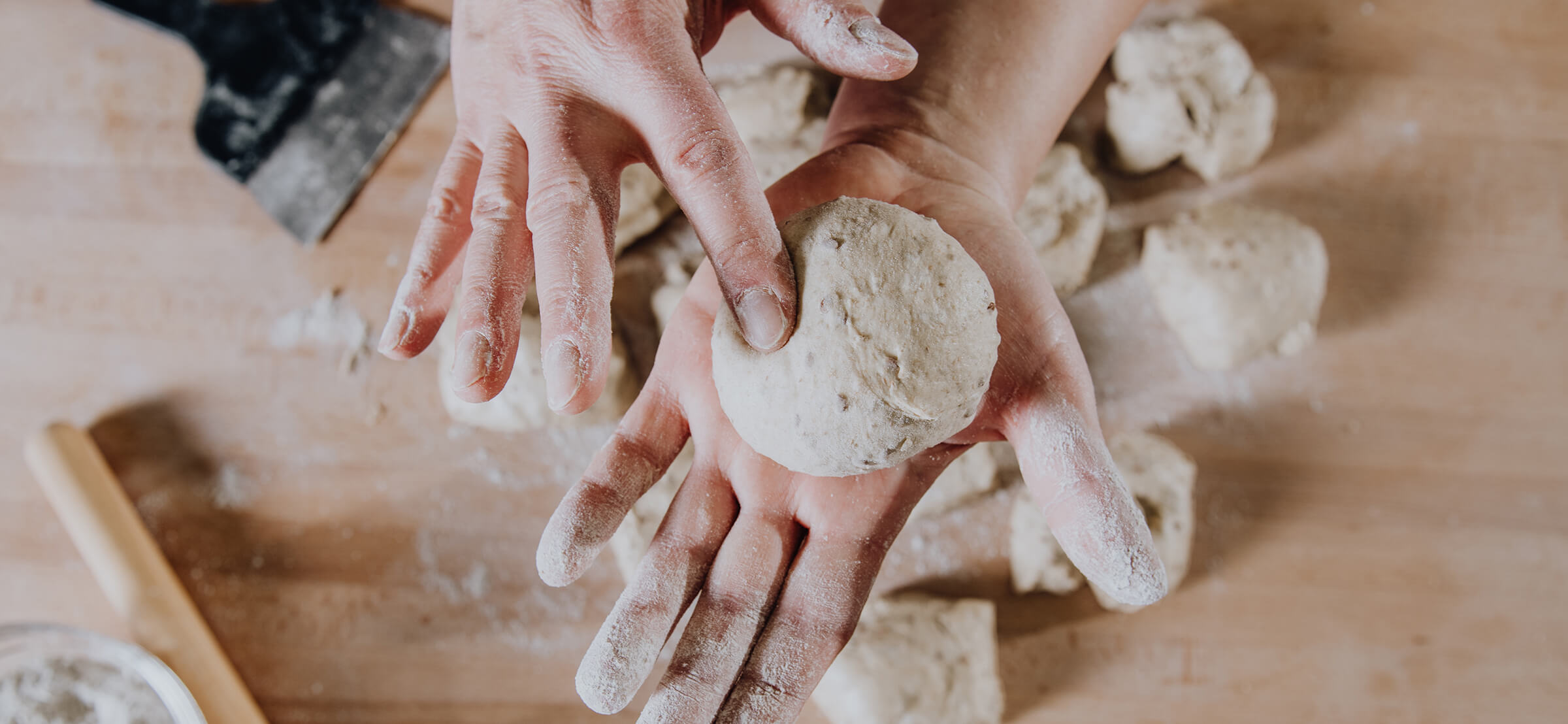 Gemeinsames Backen im Kompetenzzentrum Schulungsbäckerei