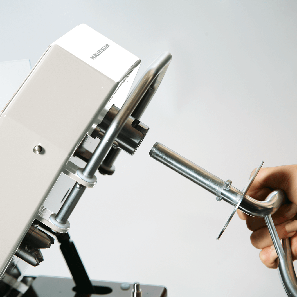 Alpha 1G weiß Teigknetmaschine Alpha 1 G weiß, Detailansicht Knethaken einsetzen