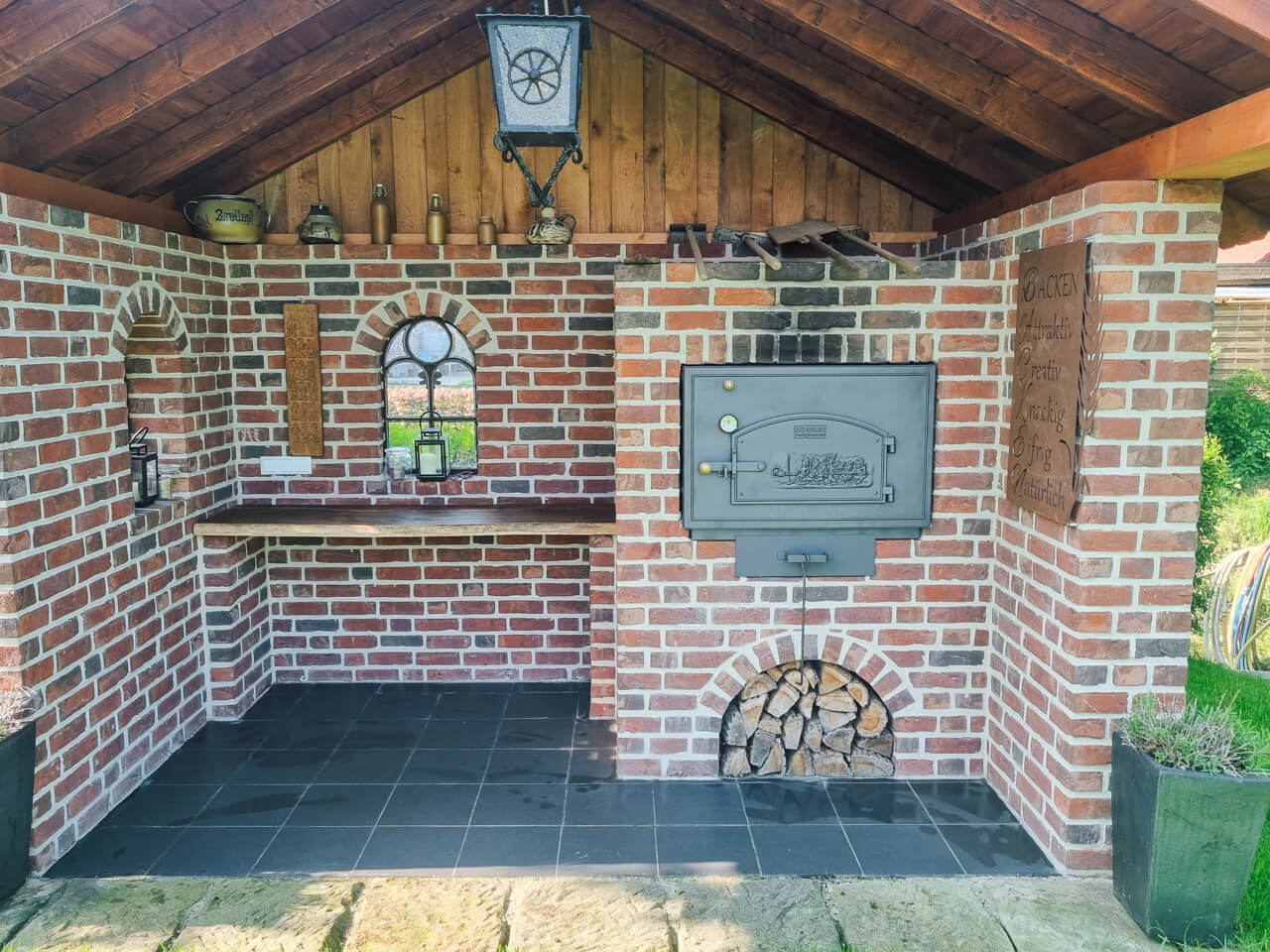 Traumbackhaus Outdoorküche mit Holzbackofen