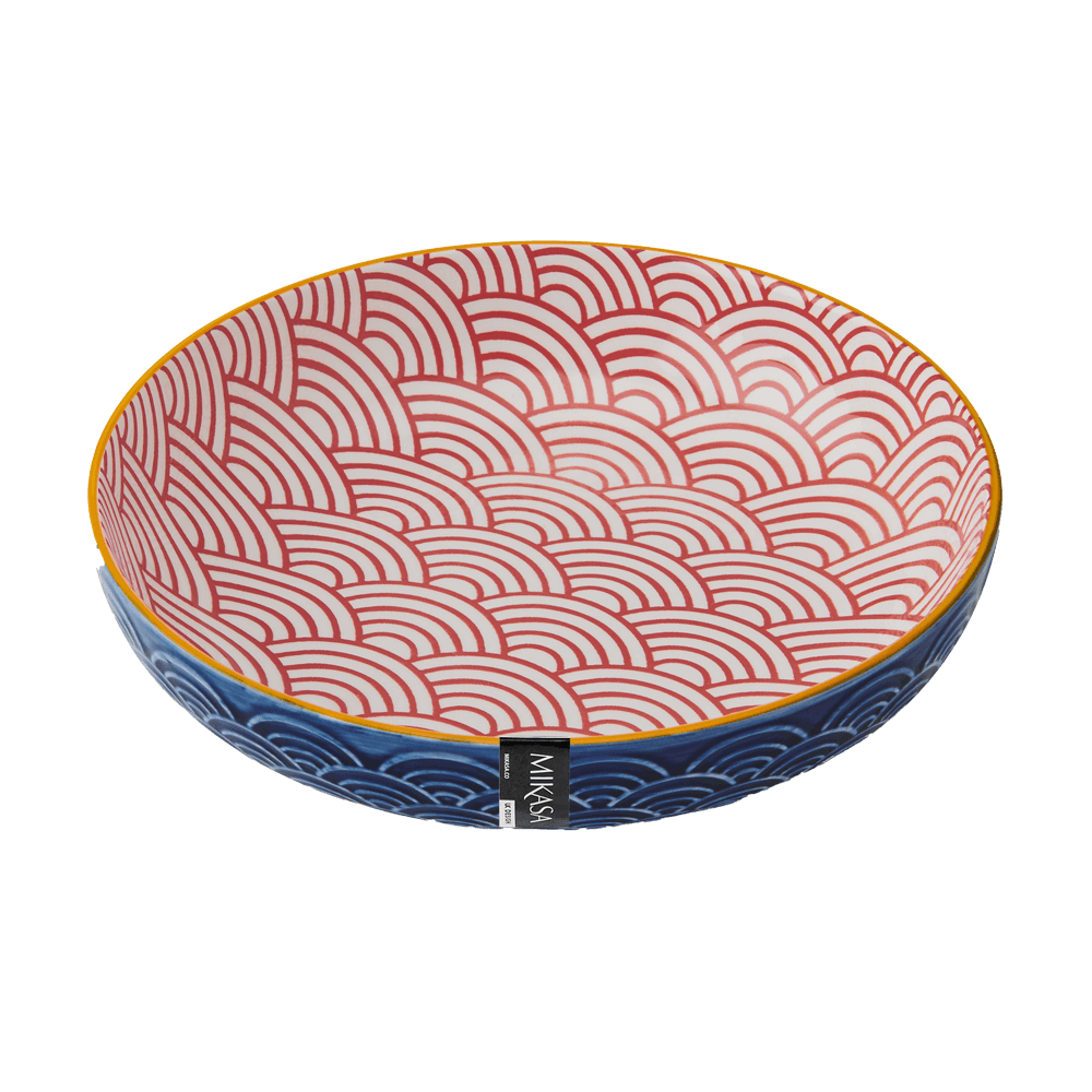 Pasta Bowl mit rot weißem Muster innen und blauem Muster außen, ohne Hintergrund.