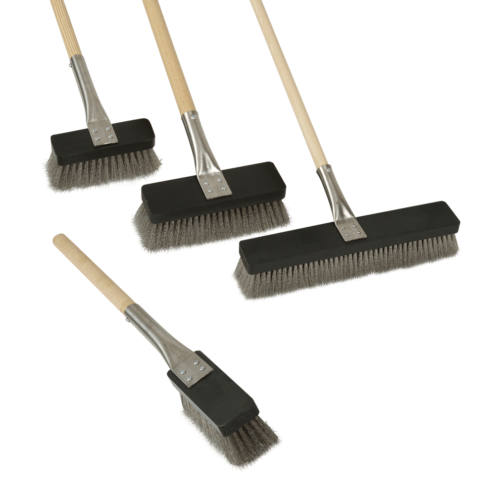 Reinigungsbesen Edelstahlreinigungsbesen mit Holzstielen in verschiedenen Längen ohne Hintergrund abgebildet
