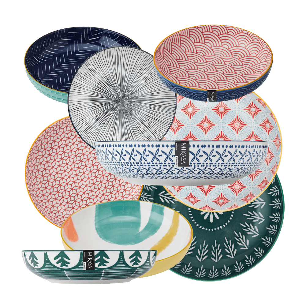 Pasta Bowls in verschiedenen Mustern und Farben als Collage ohne Hintergrund