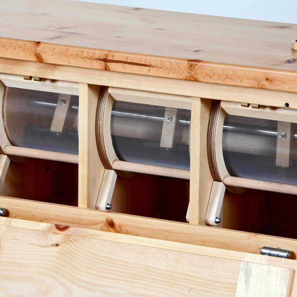 Molly Kombi Molly Kombi Detailaufnahme der Fächer für Mehl, Grieß und Kleie