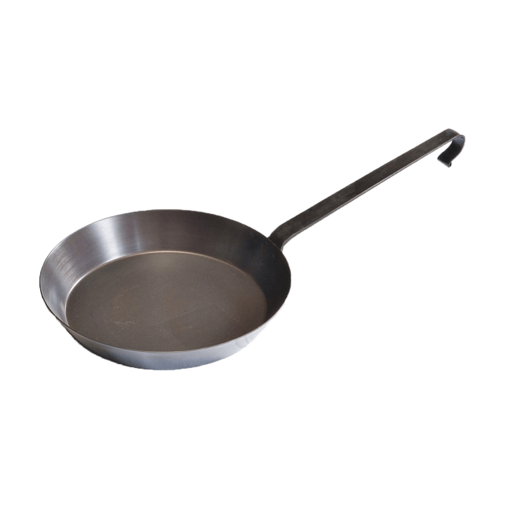 Tiroler-Pfanne - gebläut mit Hakenstiel Robuste Tiroler Bratpfanne aus Schmiedeeisen mit langem, geschwungenem Griff zum aufhängen
