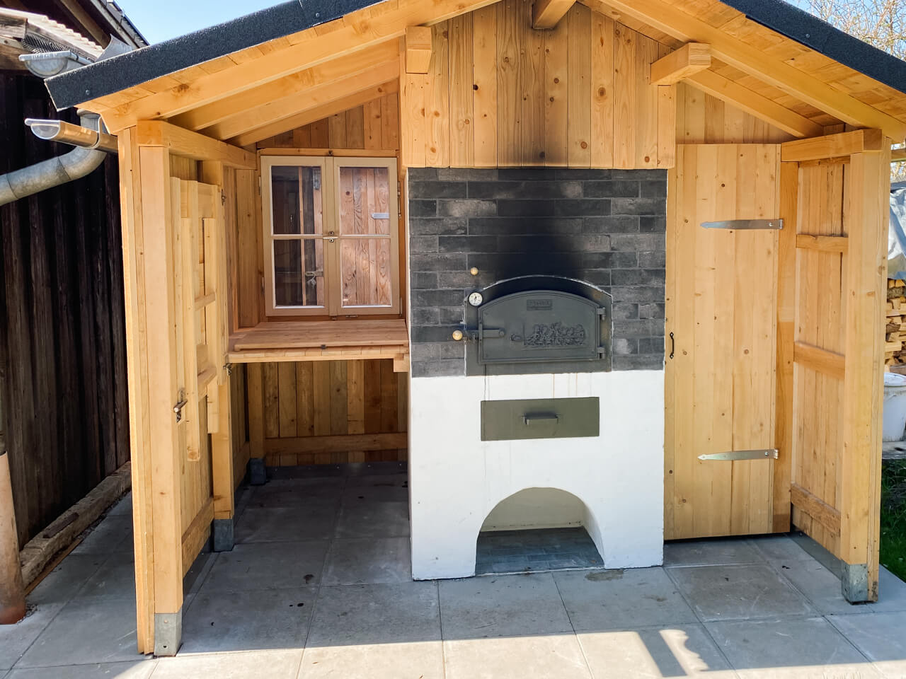 Traumbackhaus mit Holzbackofen