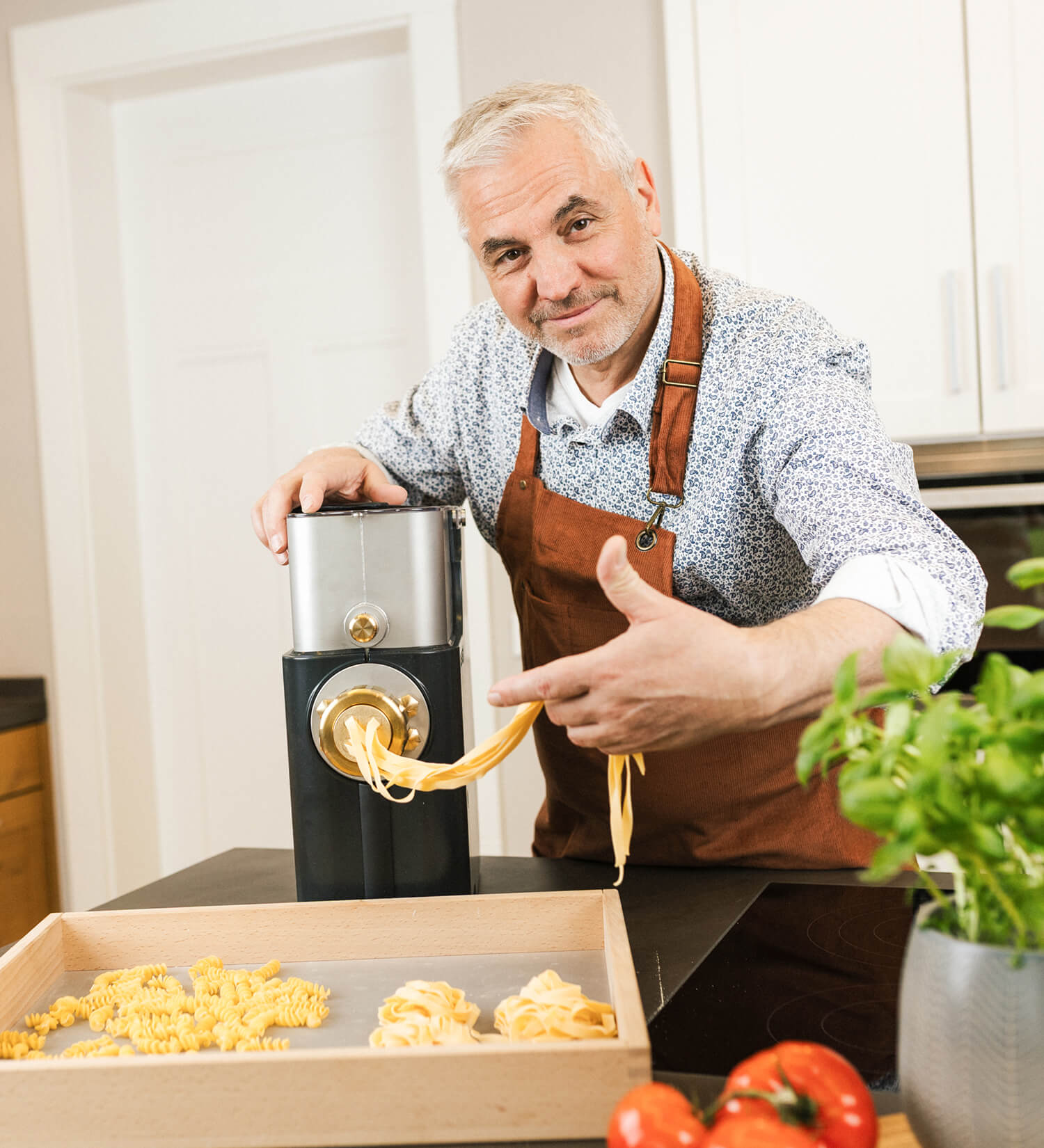 Perfekte Nudeln auf Knopfdruck Nudel Herstellung mit der Pasta Bella