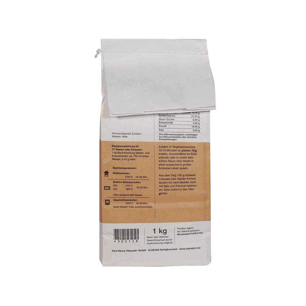 Seelen- und Knauzenmehl 1 kg Seelen- und Knauzenmehl in einer 1kg Verpackung ohne Hintergrund. Auf der Rückseite sind die Nährwertanganben und ein Rezept sind darauf abgedruckt.