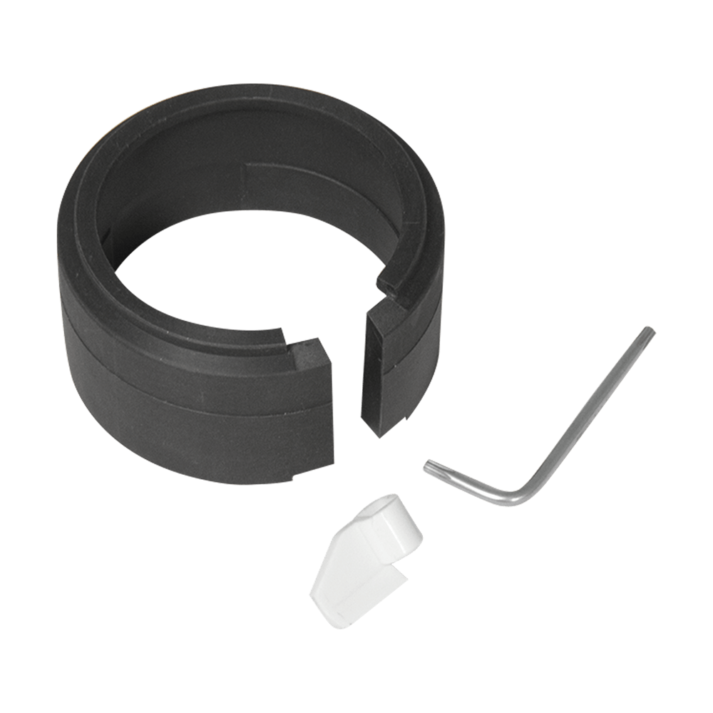 Adapter-Set LUNA Schwarzer, breiter Kunststoffring der sich neben einem weißen Kunststoffmesser und einem Sechskantschlüssel befindet. Ohne Hintergrund abgebildet.