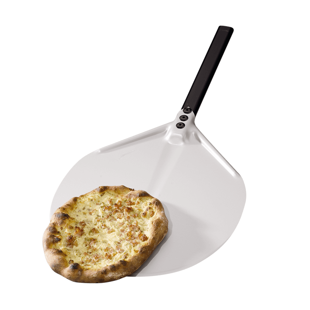 Pizzaschieber Aluminium Ø 32 cm Pizzaschieber aus Aluminium mit Aluminiumstiel mit einer frisch gebackenen Dinnete ohne Hintergrund.