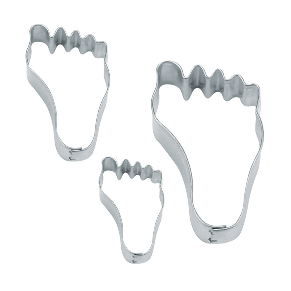 Drei Ausstecher in Form von Füßen in drei verschiedenen Größen ohne Hintergrund.