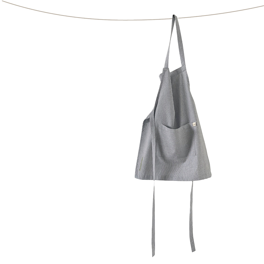 Latzschürze mit Kochlöffel in Geschenktüte