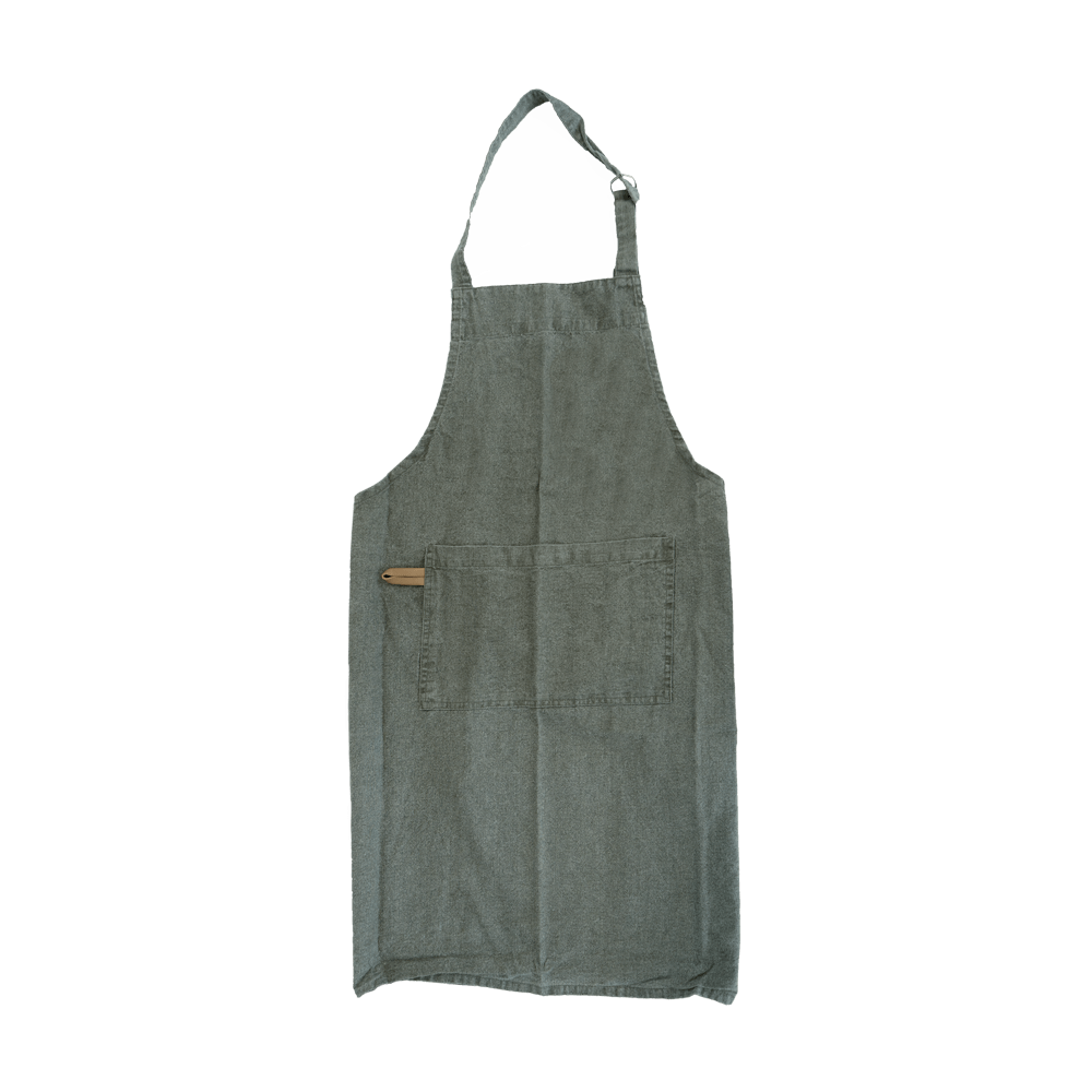 Schürze "MYRNA" oliv Die Schürze in der Farbe oliv hat verstellbare Bänder und eine Tasche und ist ohne Hintergrund abgebildet