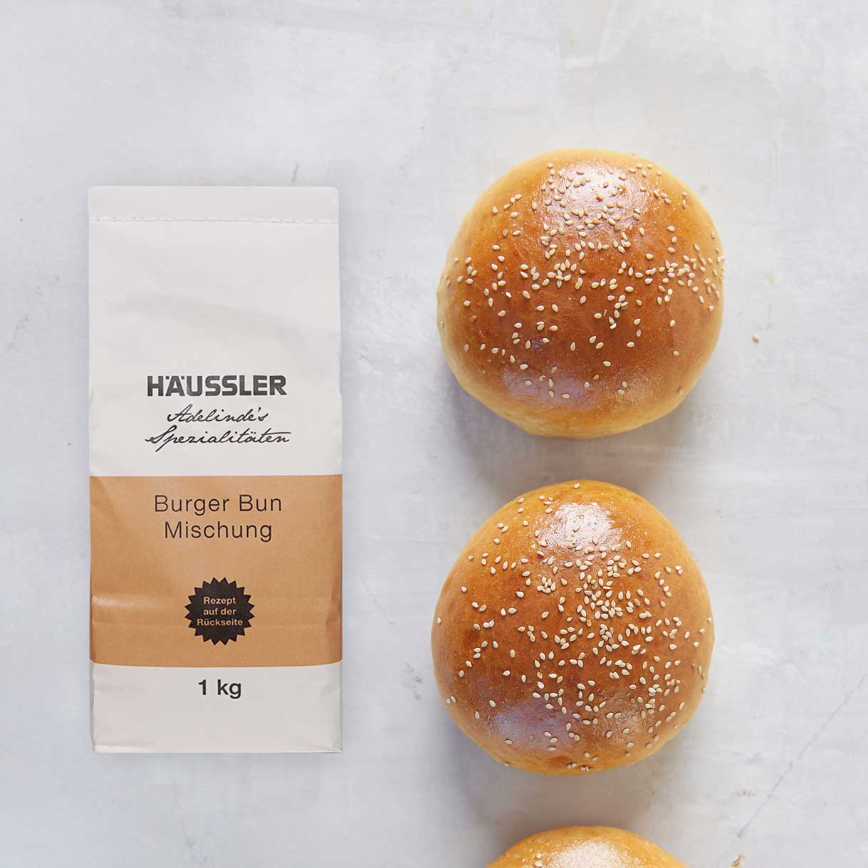 Goldbraun gebackene Burgerbuns mit der Burgerbunmehlmischung