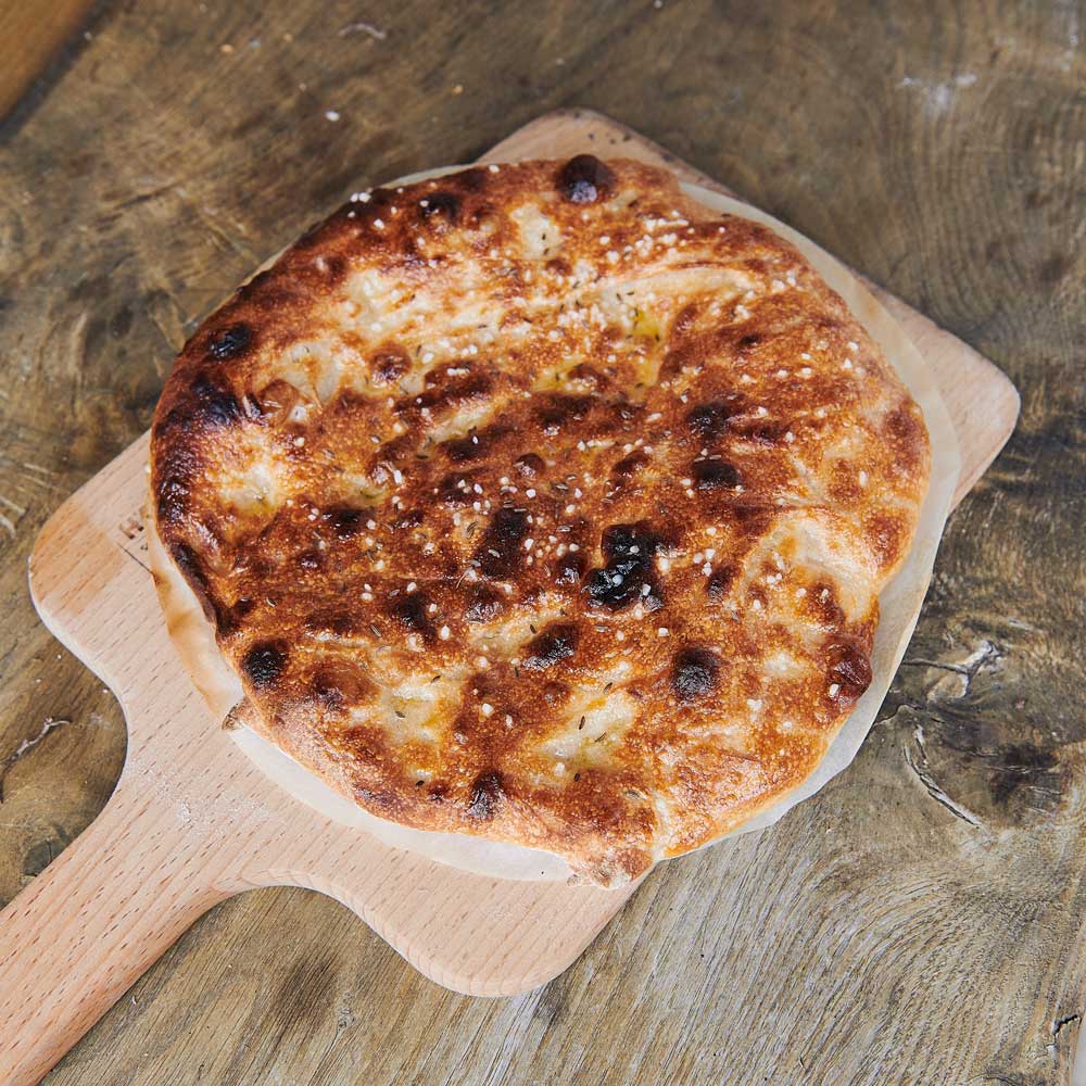 Backschieber aus Buche Salz-Kümmel Dinnete auf einem Buche Backschieber