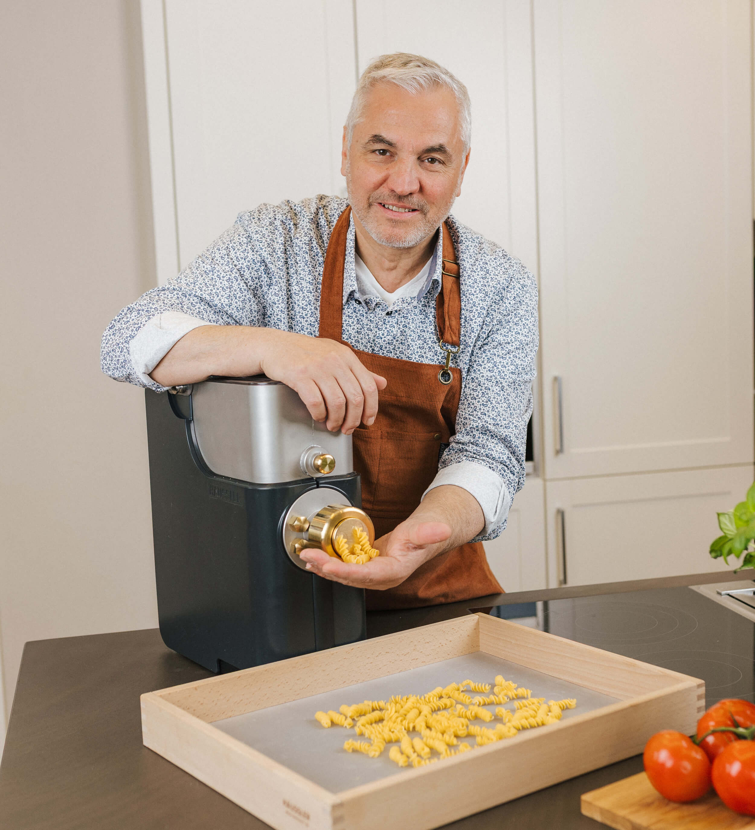 Nudeln auf Knopfdruck Nudel Herstellung mit der Pasta Bella