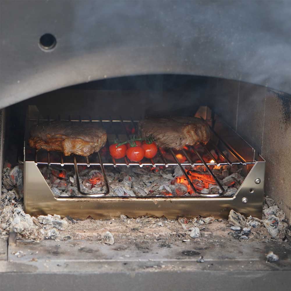 Grillrost HABO incl. 4 Grillspieße Grillrost über einem Feuer mit Steak und Grillgemüse
