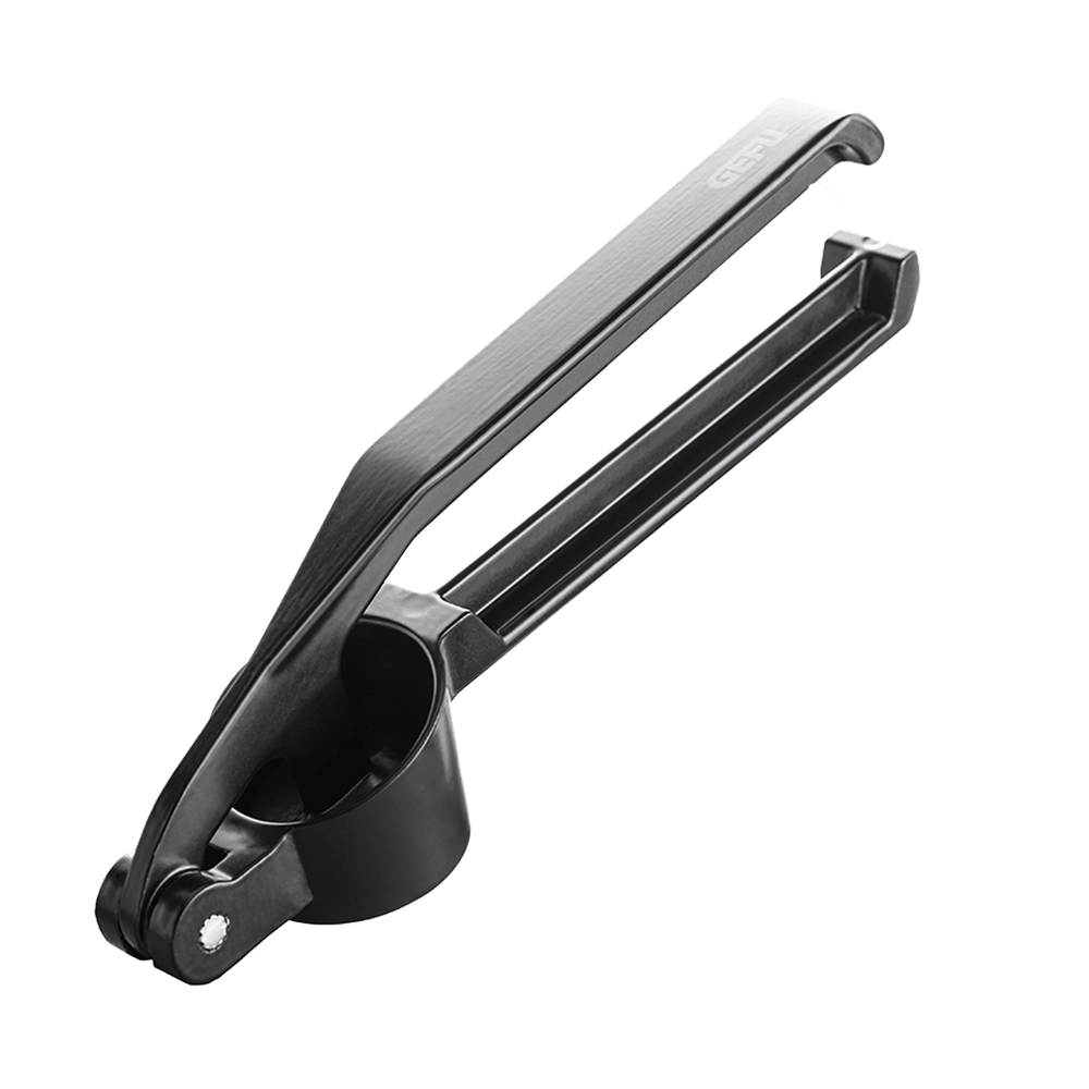 Knoblauchpresse in matt schwarz aus Aluminium ohne Hintergrund.