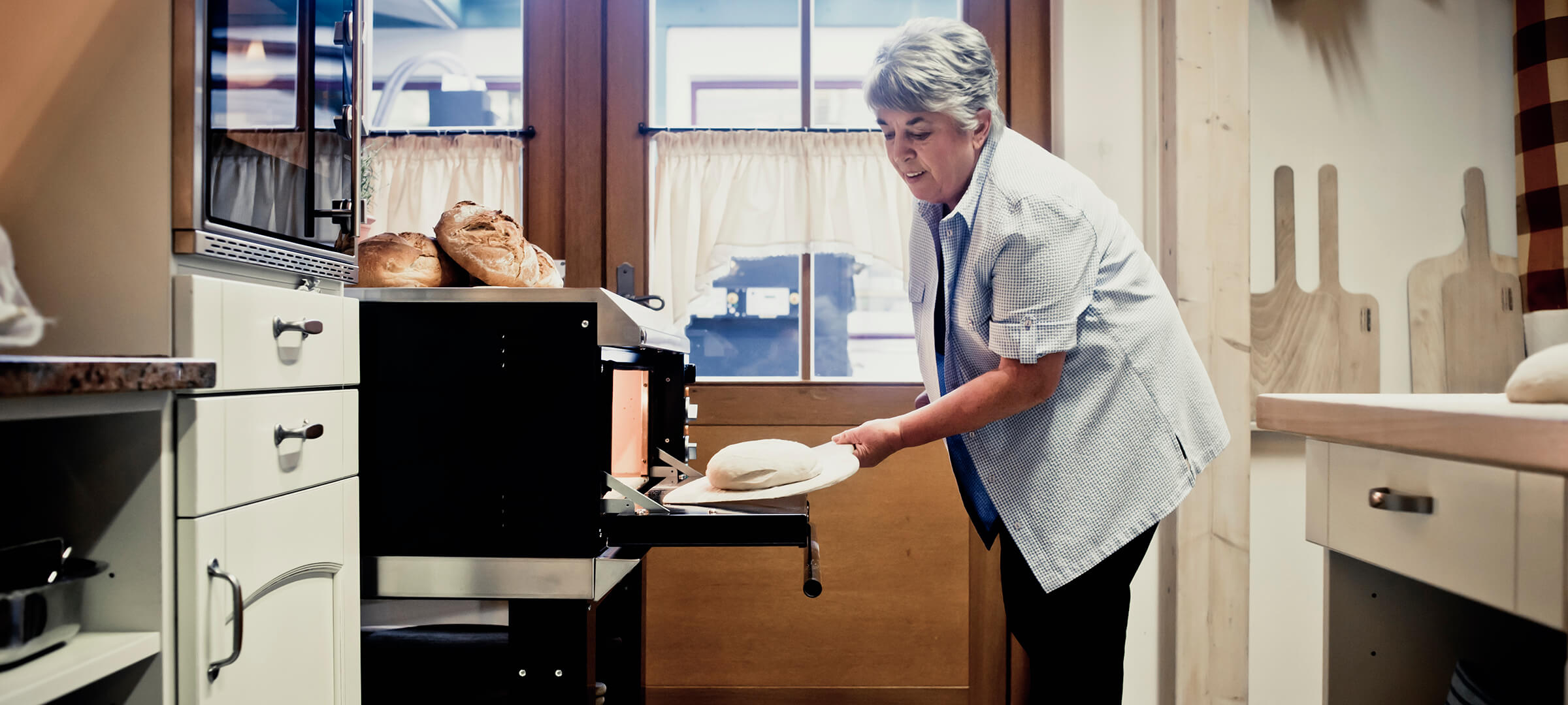 Adelinde Häussler in der Backstube Adelinde Häussler