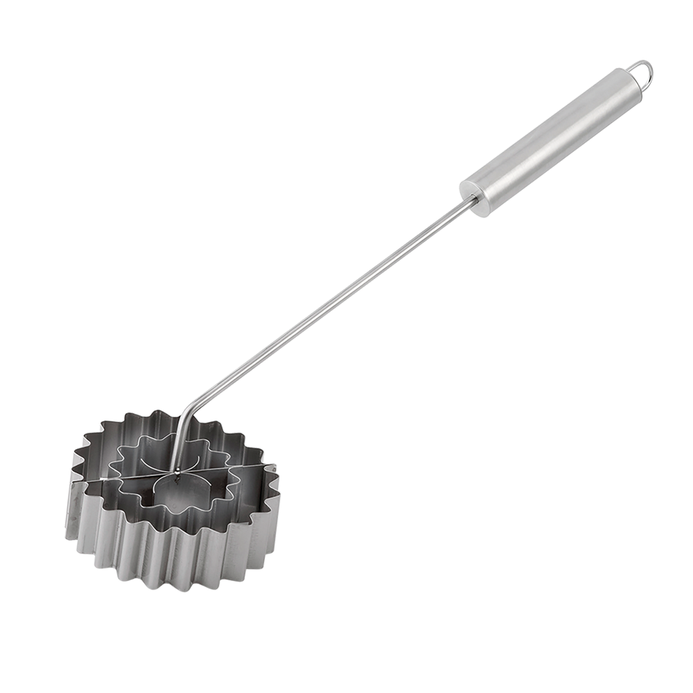Rosenküchleform aus Edelstahl Ø 12 cm Rosenküchleform aus Edelstahl mit dem Durchmesser 12 Zentimeter und einem langen Edelstahlstab. Ohne Hintergrund hinterlegt