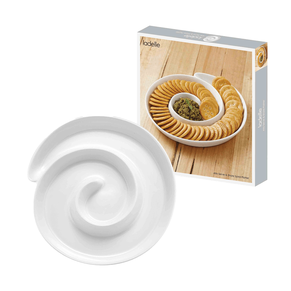 leerer Servierteller Spirale mit der Verpackung im Hintergrund, Farbe weiß