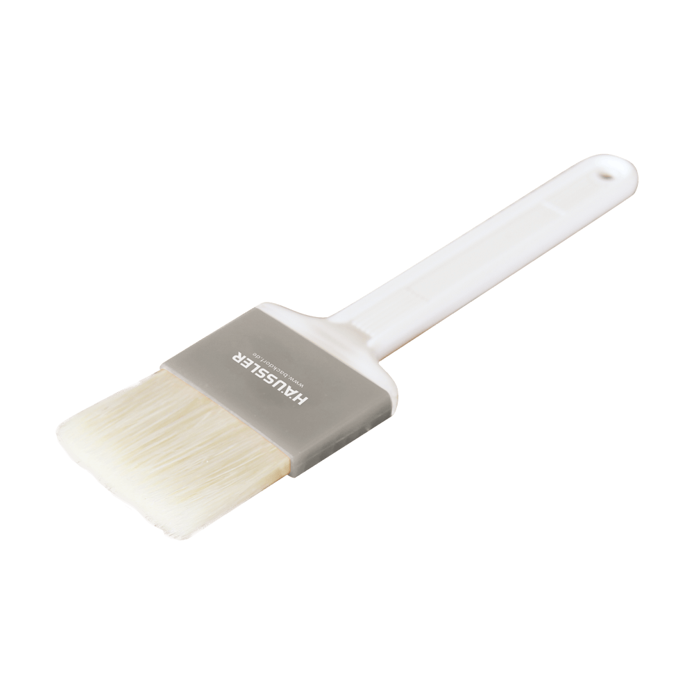 Backpinsel mit weißem Griff ohne Hintergrund.