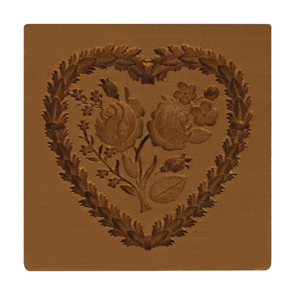 Braunes viereckiges Springerle-Model mit Rosen im Herzornament als Motiv. Ohne Hintergrund abgebildet.