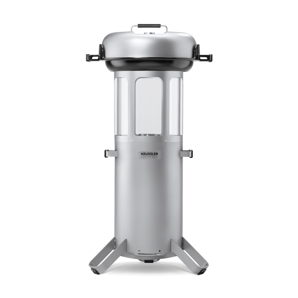 Pelletgrill mit Grillaufsatz und Deckel Pelletgrill mit Grillaufsatz und Deckel von vorne ohne Hintergrund.