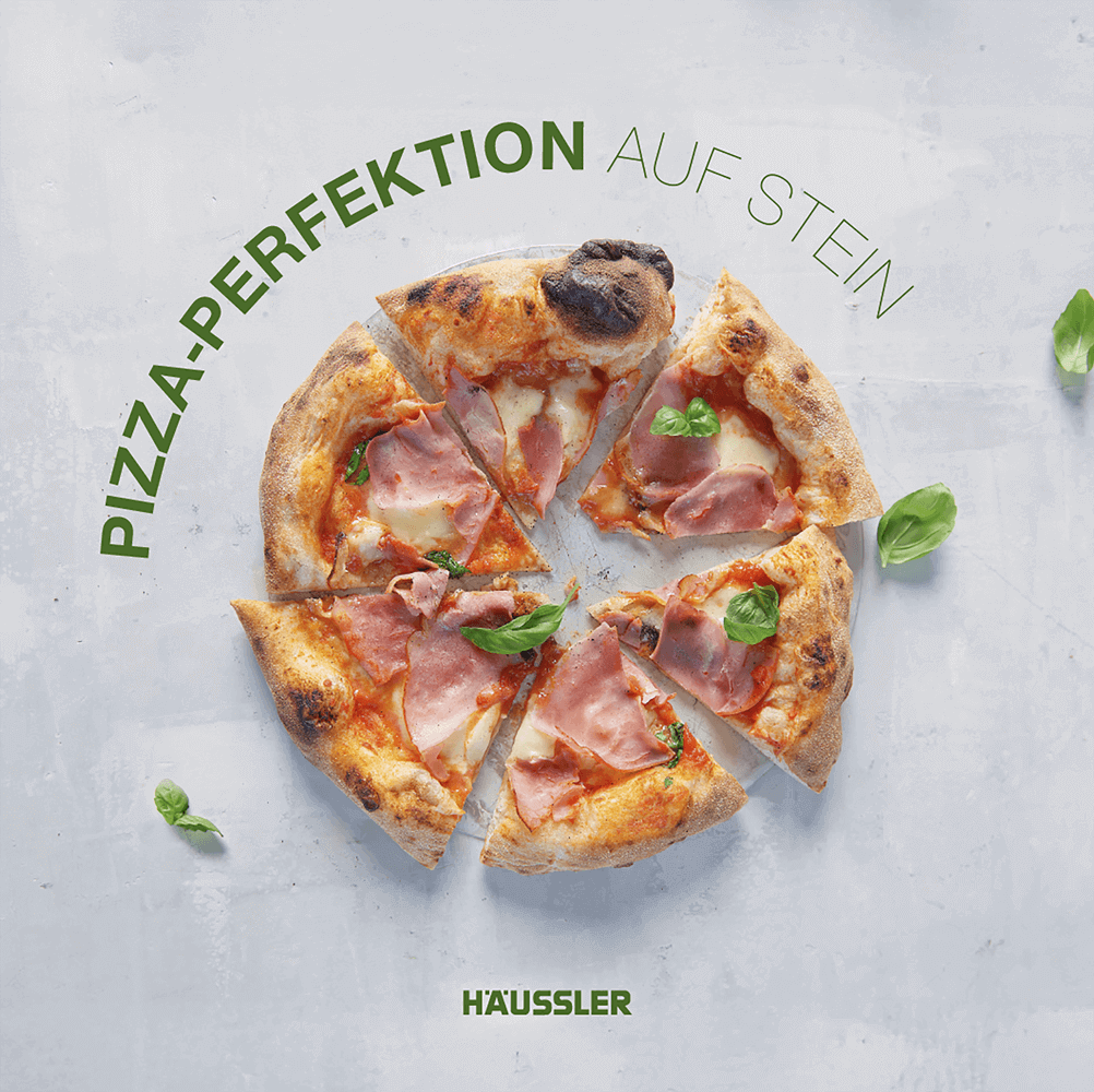 Pizzastein mit Backschieber Backbuch Pizza-Perfektion auf Stein, auf dem cover ist eine Schinken-Pizza zu sehen