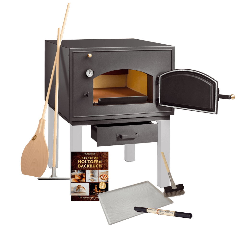 Starterpaket HABO 4/6 HABO 4/6 Holzbackofen mit dem gesamten mitgeliefertem Zubehör ohne Hintergrund.