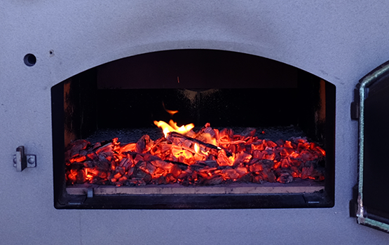 Glut im Holzbackofen Glut im Holzbackofen