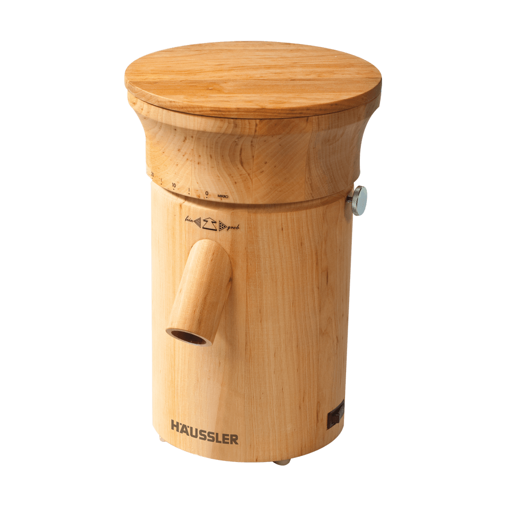 Getreidemühle Tina ohne Hintergrund Tina Getreidemühle in Erlenholz ohne Hintergrund