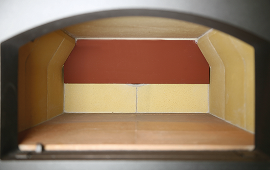 Die Ausstattung der Häussler Holzbacköfen: Backfläche mit Hitzeschild