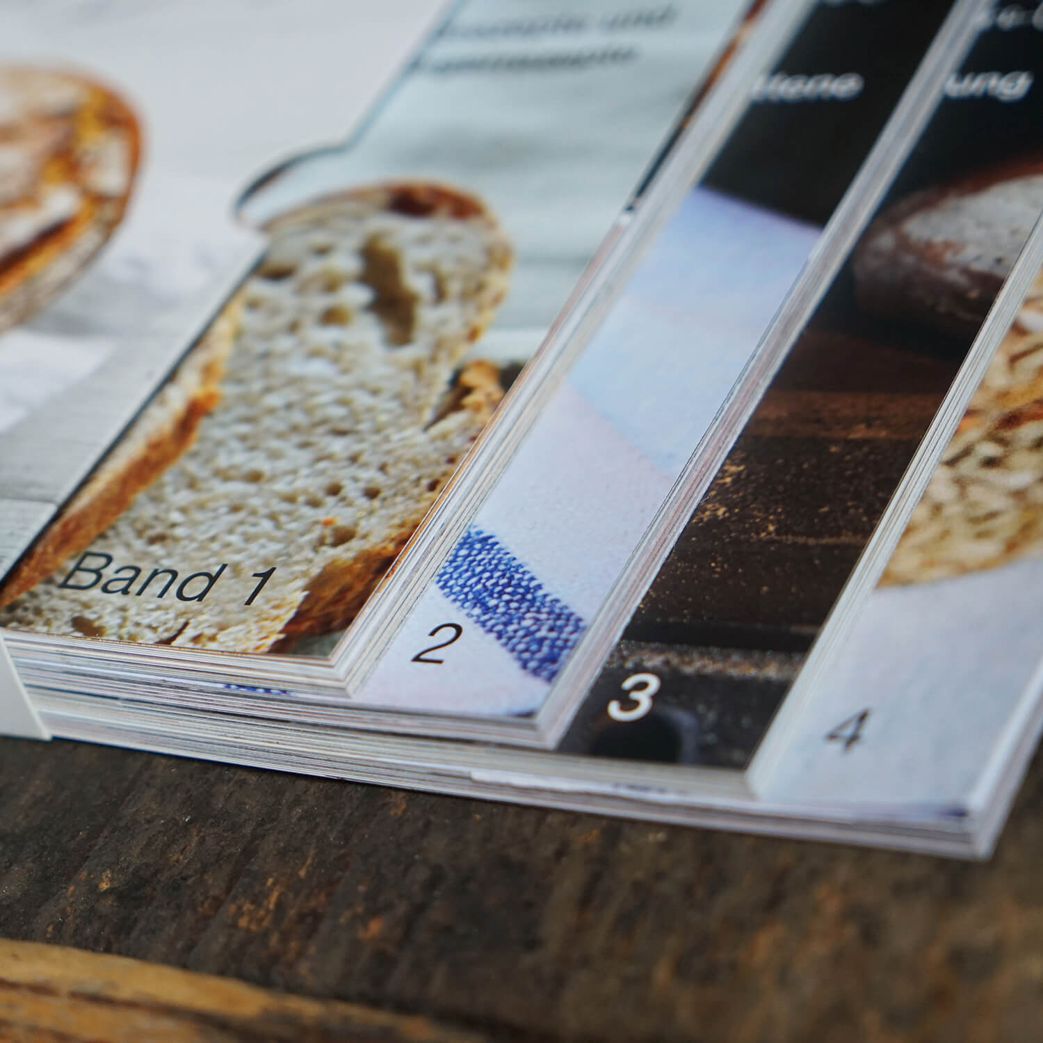 Unser täglich Brot von Häussler Backdorf: Band 1 bis 4 im Buchschuber